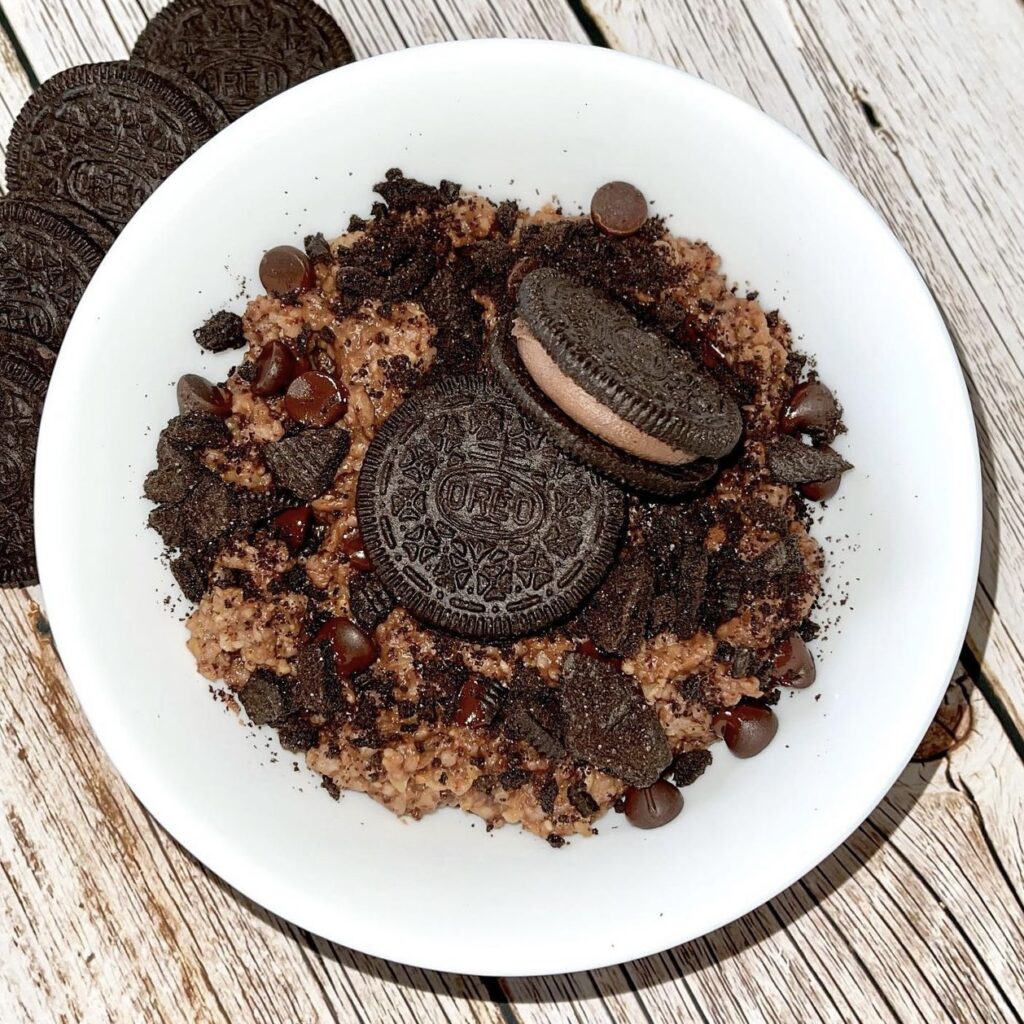 Chocolate Hazelnut Oreo Oatmeal Bowl Diana S Delish Dishes